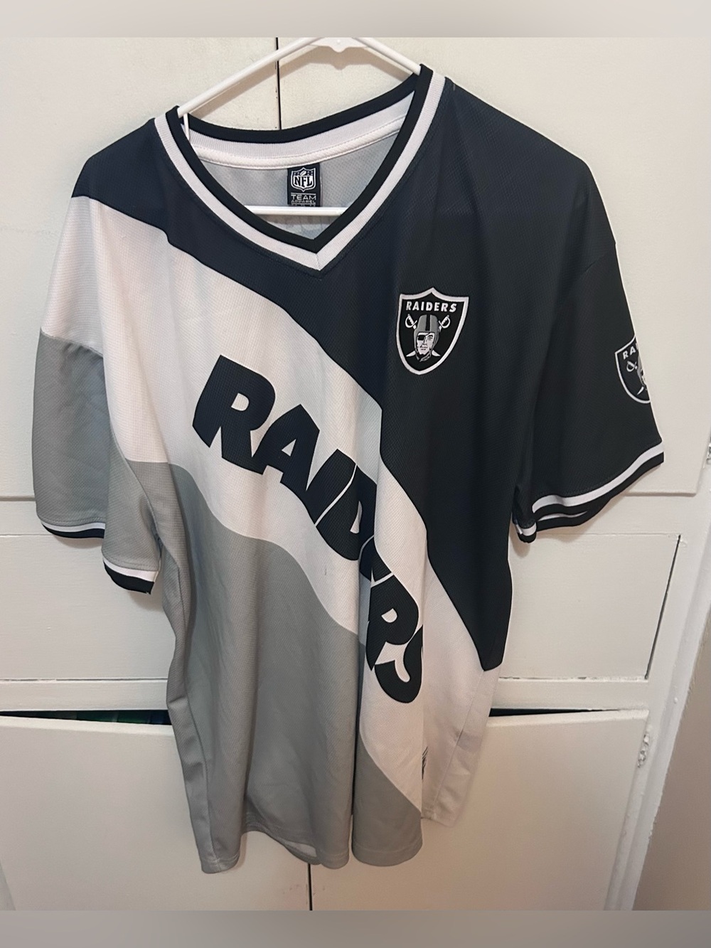 Raiders shirt size mens XL